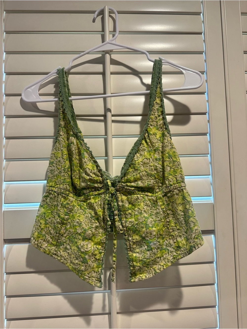 American Eagle Green Floral Tie-Front Women's Crop Top